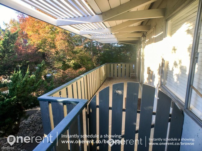 Building Photo - 597 Valley Forge Way