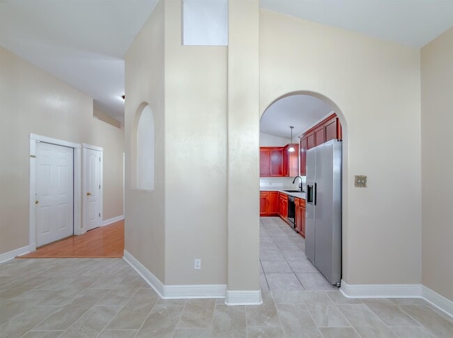 Building Photo - 3327 Dartmouth Dr