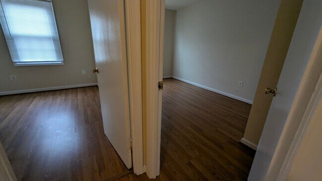 Building Photo - **Temporarily off the Market** Charming 3 Bed And 1.5 Bath Townhome In Georgetown South