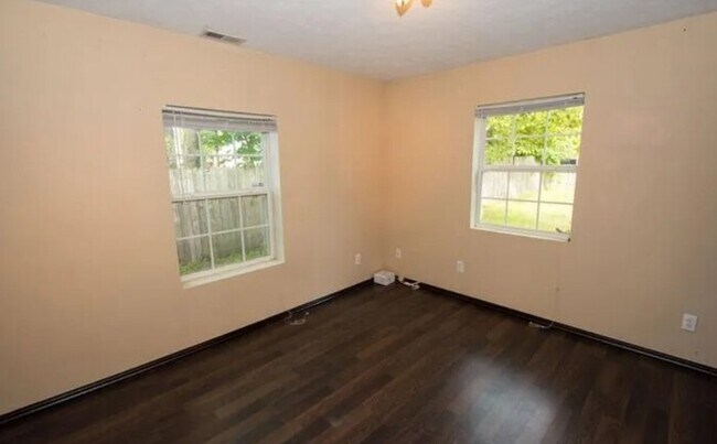 Building Photo - Fully Furnished 3 bed 2 bath home near Notre Dame