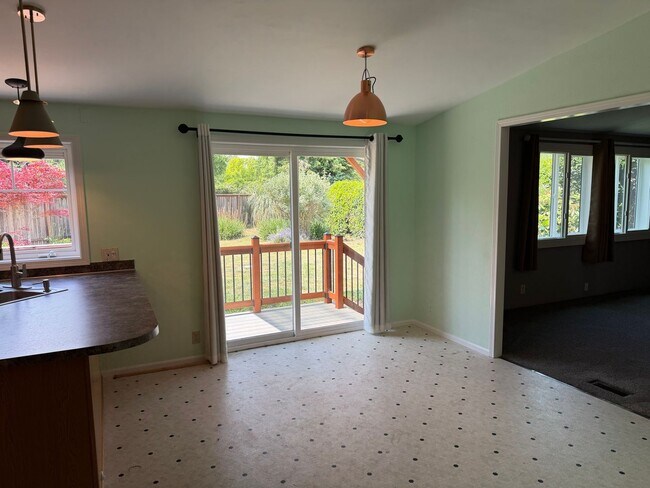 Building Photo - 3-bedroom 2 bath house in Springfield!