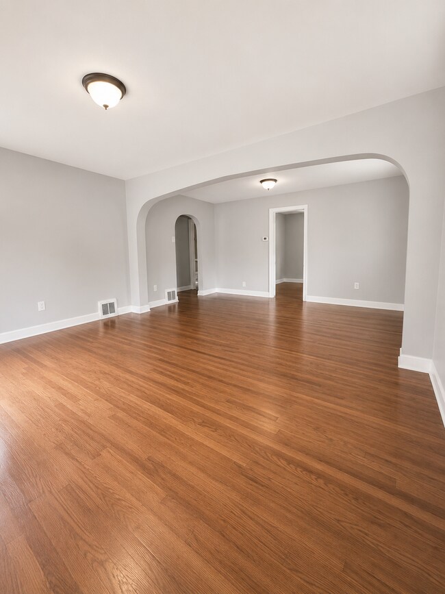 Building Photo - Renovated 2BR Home with Off-Street Parking – Section 8 Welcome!