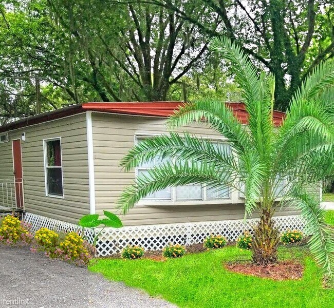 3 br, 2 bath Mobile Home Garden Springs 8207 Bowles Rd Tampa FL