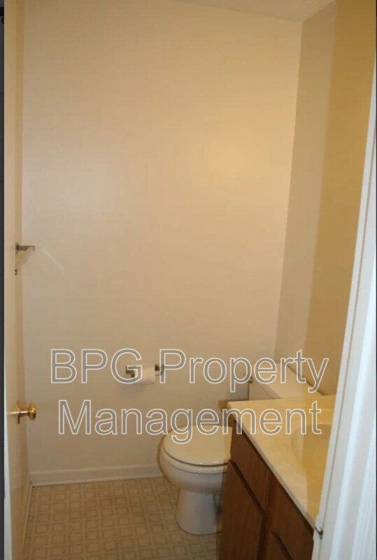 Building Photo - 605 Hamlet Ave