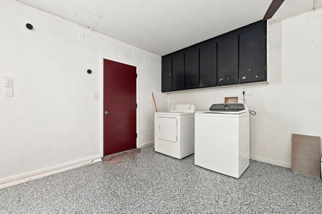 Building Photo - 1510 Royal Palm Dr