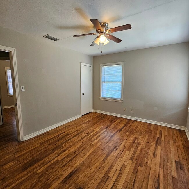 Building Photo - 124 S Franklin Blvd