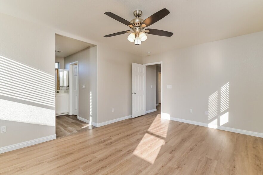 Building Photo - 5758 Old Colony Dr