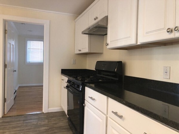 Building Photo - 58-60-60 Brackenbury St