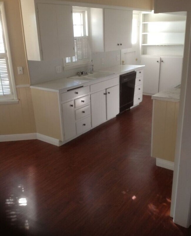 Building Photo - 4 bedroom  Available Aug 2025