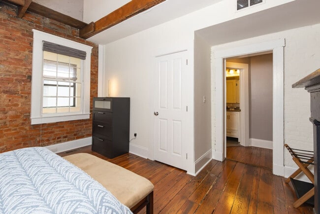 Building Photo - 152 E McMicken Ave