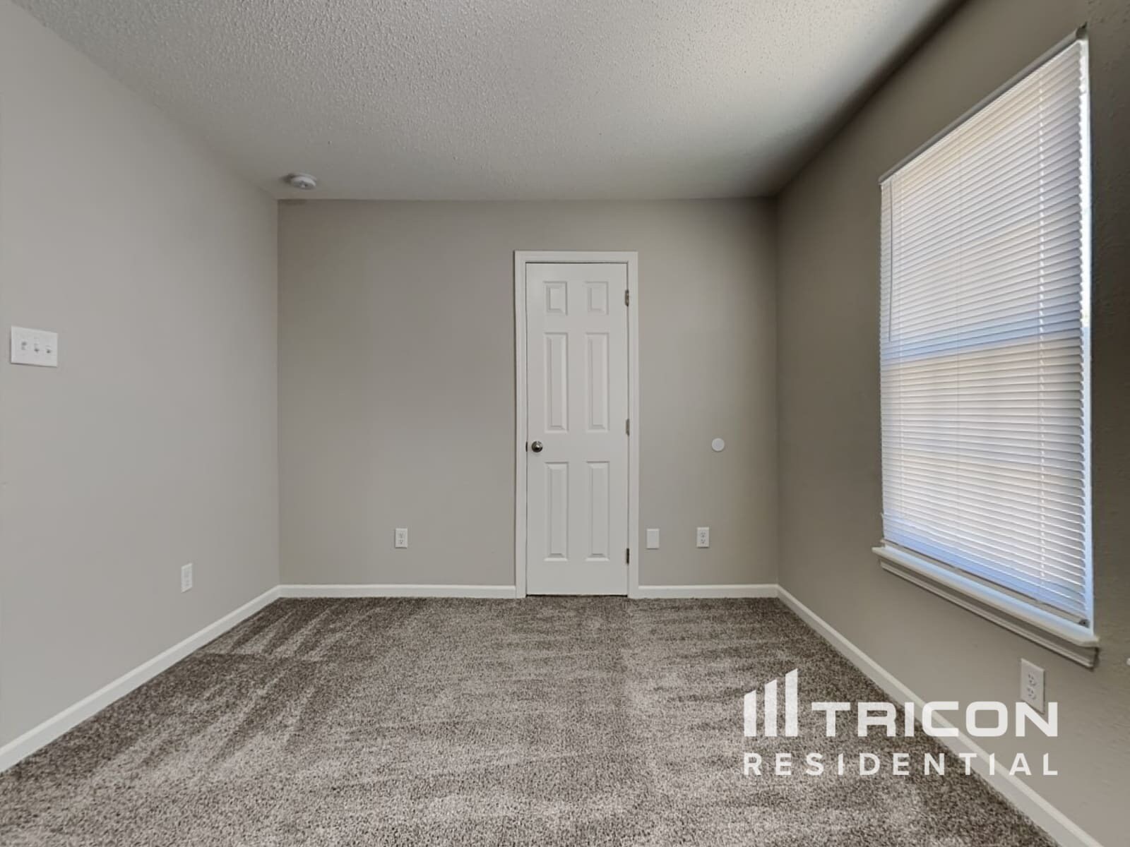 Building Photo - 4473 Redcliff N Ln