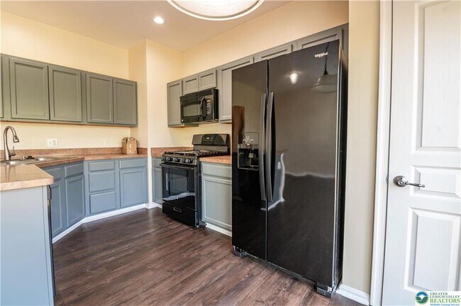 Building Photo - 8475 Putnam Ct