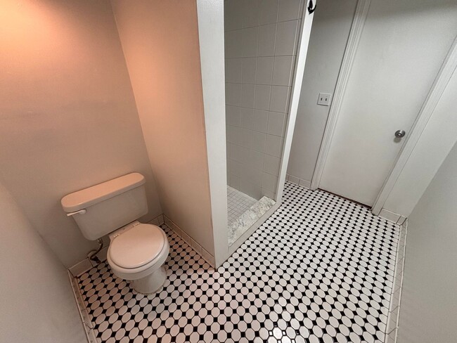 Building Photo - Move-In Ready! Walk to Flagler College & Historic Downtown | 1BR Available Now