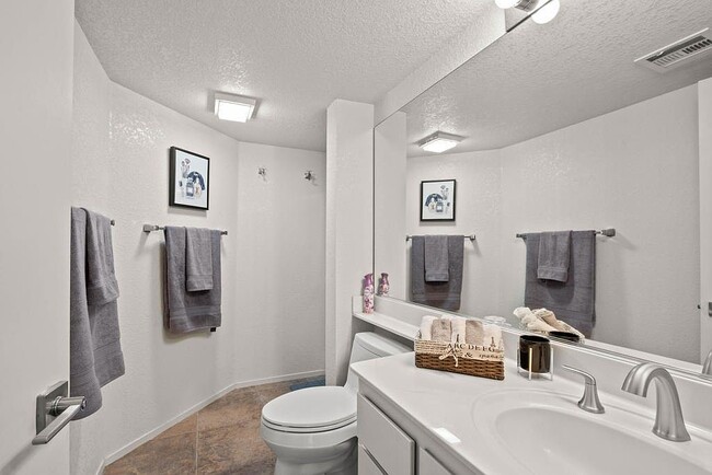 2nd bathroom with showeer - 35200 Cathedral Canyon Dr