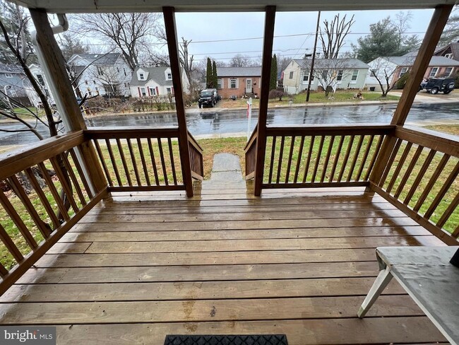 Building Photo - 3712 Lawrence Ave