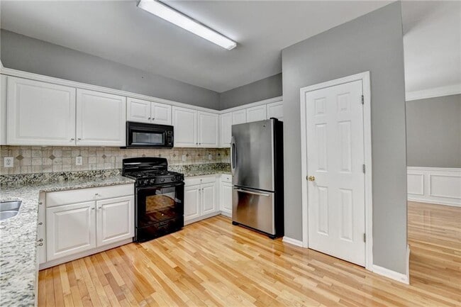 Building Photo - 2455 Kirkstone Dr