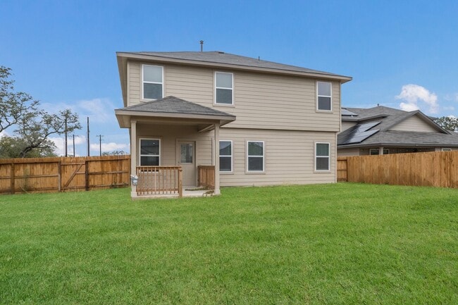 Building Photo - Private Cul-de-Sac Living with Spacious Backyard