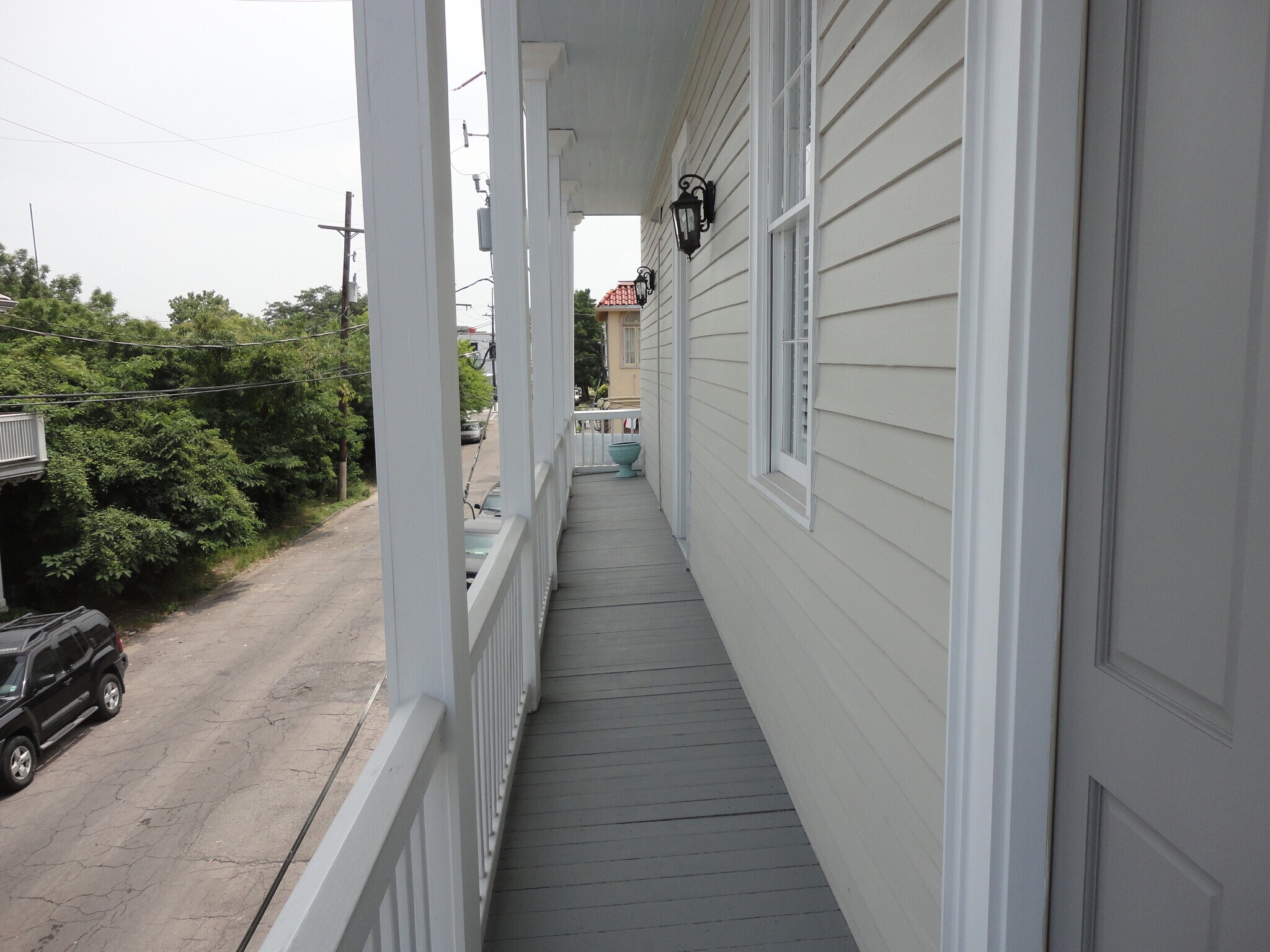 Private balcony - 1544 Camp St