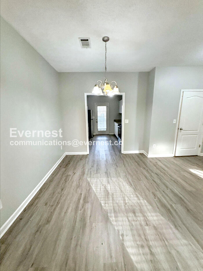 Building Photo - 8616 Thomas Ln