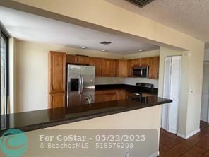 Building Photo - 5845 Fox Hollow Dr