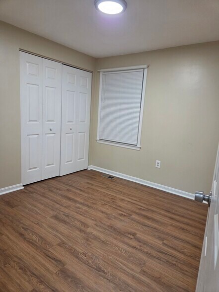 Building Photo - 4239 Glenn Dale Rd