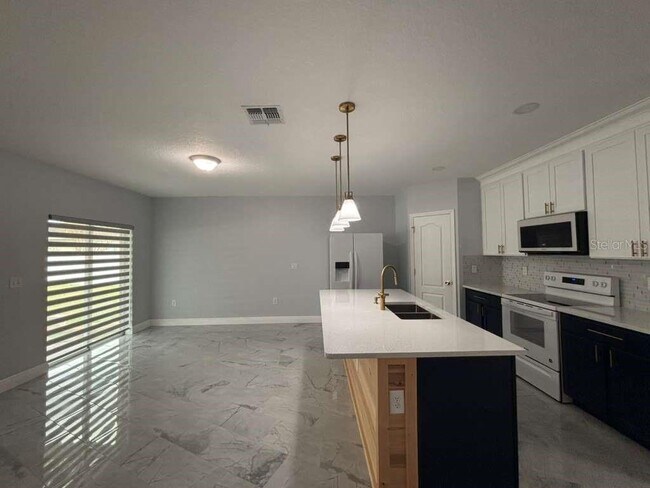 Building Photo - 1174 Haines Dr