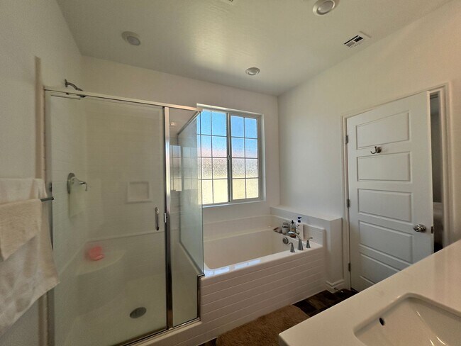 Building Photo - DON’T MISS THIS FULLY FURNISHED, BEAUTIFUL...