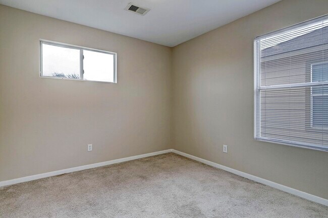 Building Photo - 5714 Basswood Dale Dr