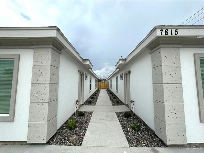 Building Photo - 7710 N 58th Ln