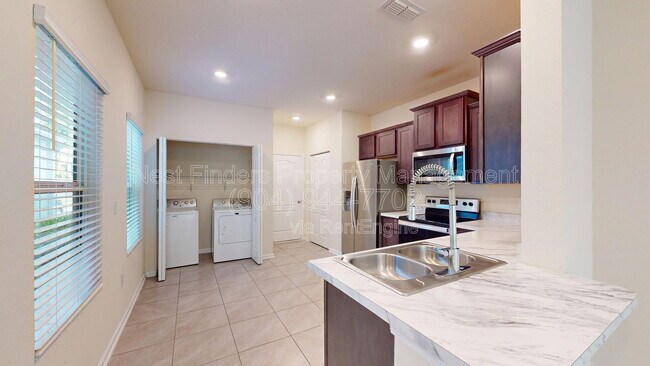 Building Photo - 373 Aralia Ln