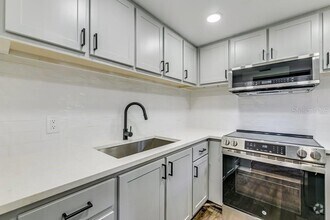 Building Photo - 411 Danube Ave