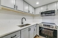 Building Photo - 411 Danube Ave