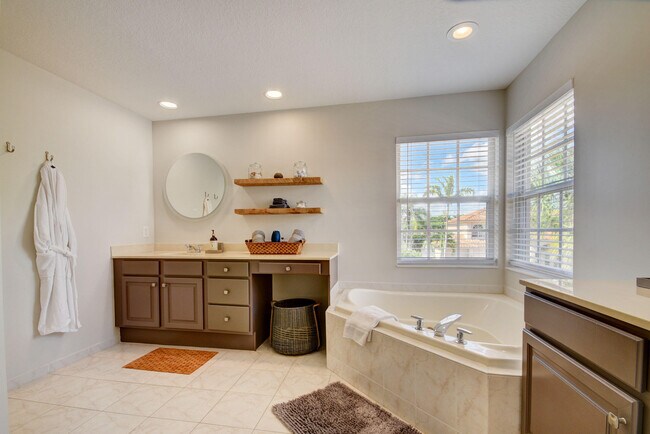 Building Photo - 4006 Bahia Isle Cir