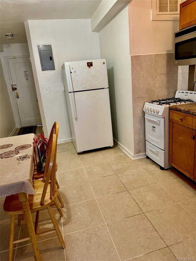 Building Photo - 144-46 38th Ave