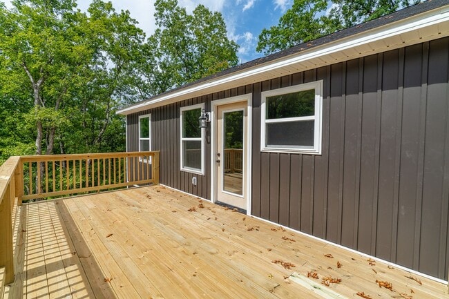 Building Photo - LIKE NEW 3-bedroom 2 bath Home in Bella Vista!!!