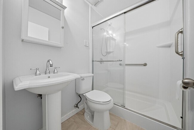 Building Photo - 808 Willard St