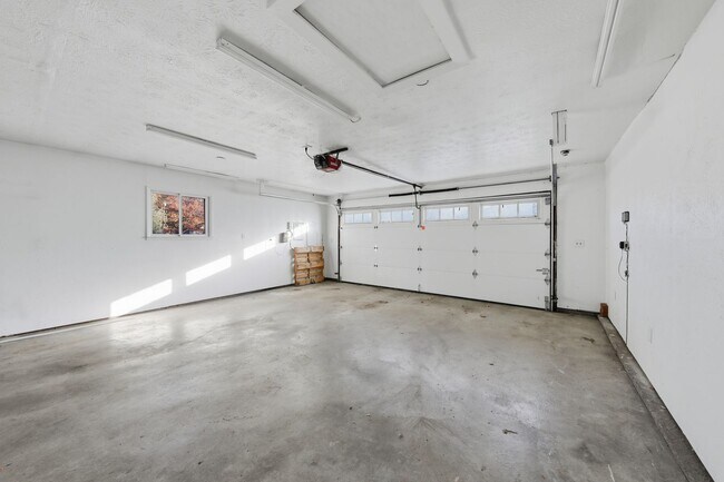 Building Photo - 3310 Plateau Pl