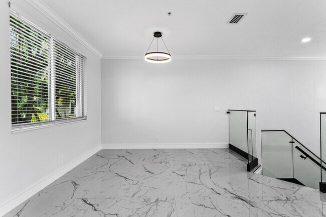 Building Photo - 3006 Waterside Cir