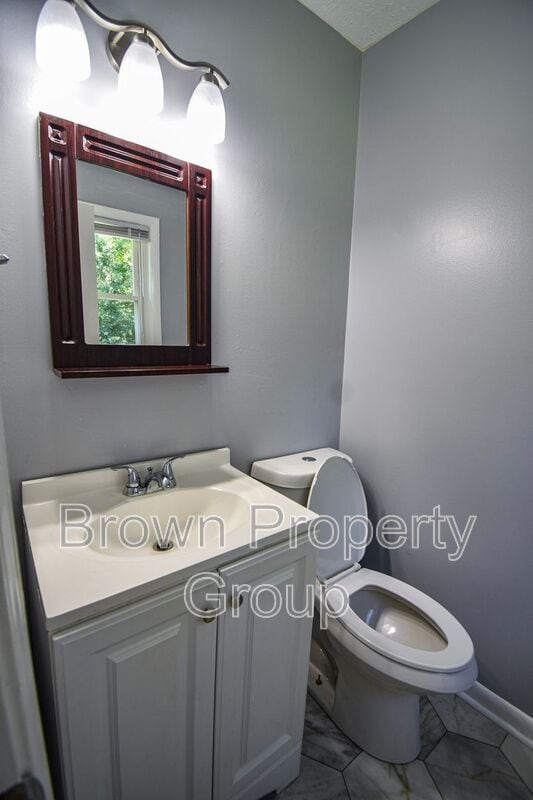 Building Photo - 7546 Southgate Rd