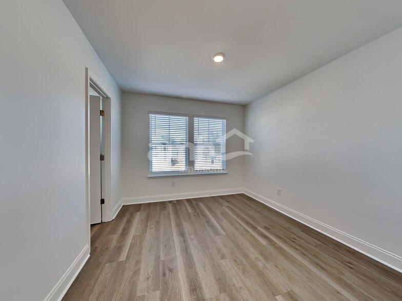 Building Photo - 622 Old Trolley Rd