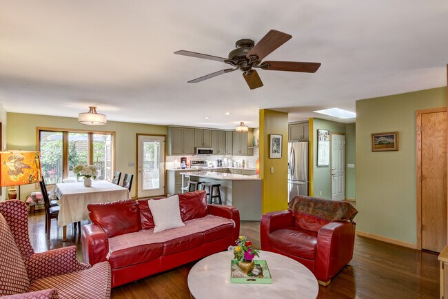 Building Photo - 3373 Whispering Pines Ln