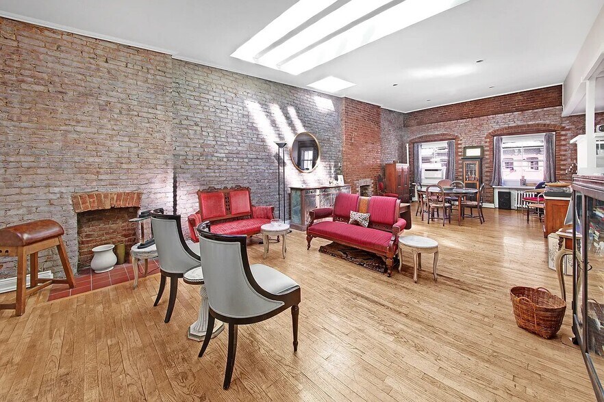 Building Photo - 318 W 14th St