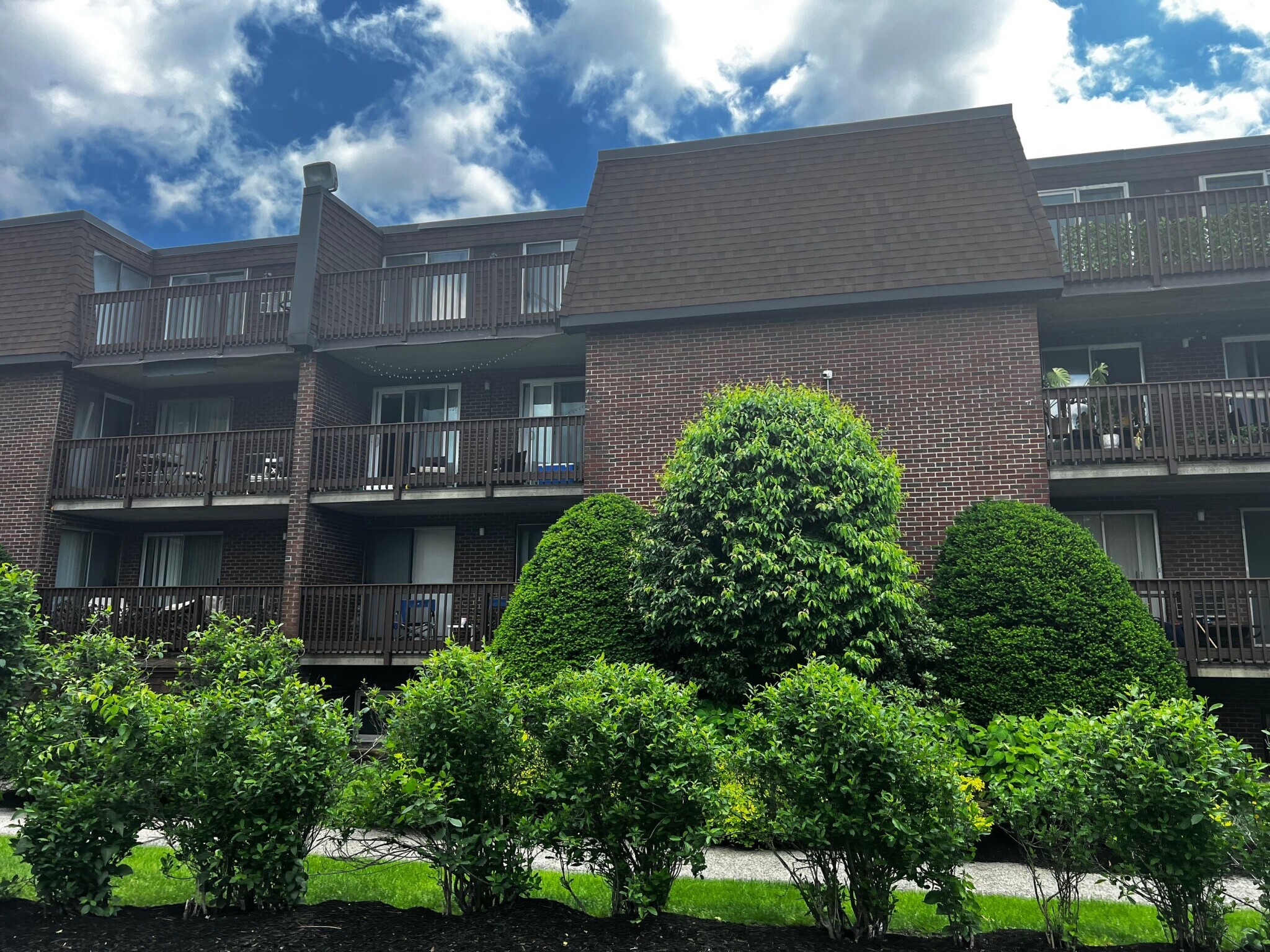 Building Photo - 144 Kenrick St