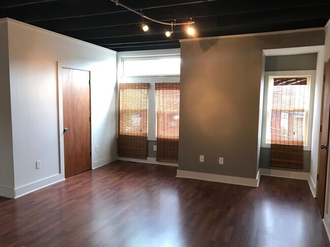 Building Photo - 3947 Mintwood St