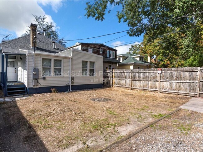 Building Photo - 821 S 700 E