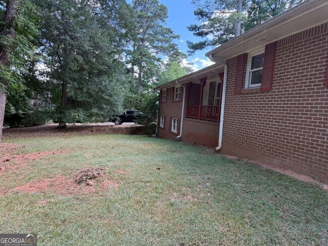 Building Photo - 3155 Oak Dr