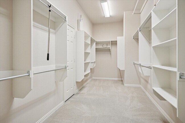 Building Photo - Stunning home in Panther Creek