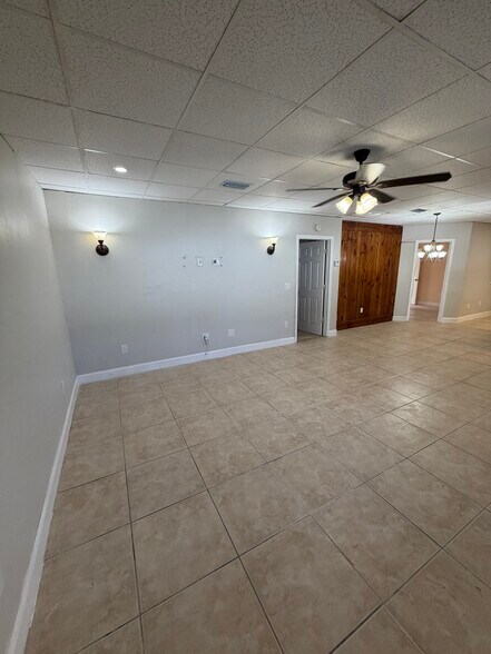 Building Photo - 2020 Laurel Ln