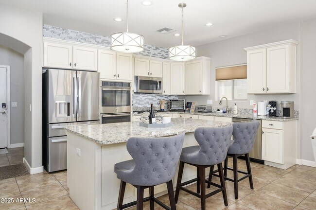 Building Photo - 6608 W Saguaro Park Ln