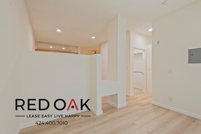 Building Photo - Incredible Junior One Bedroom with Contemp...